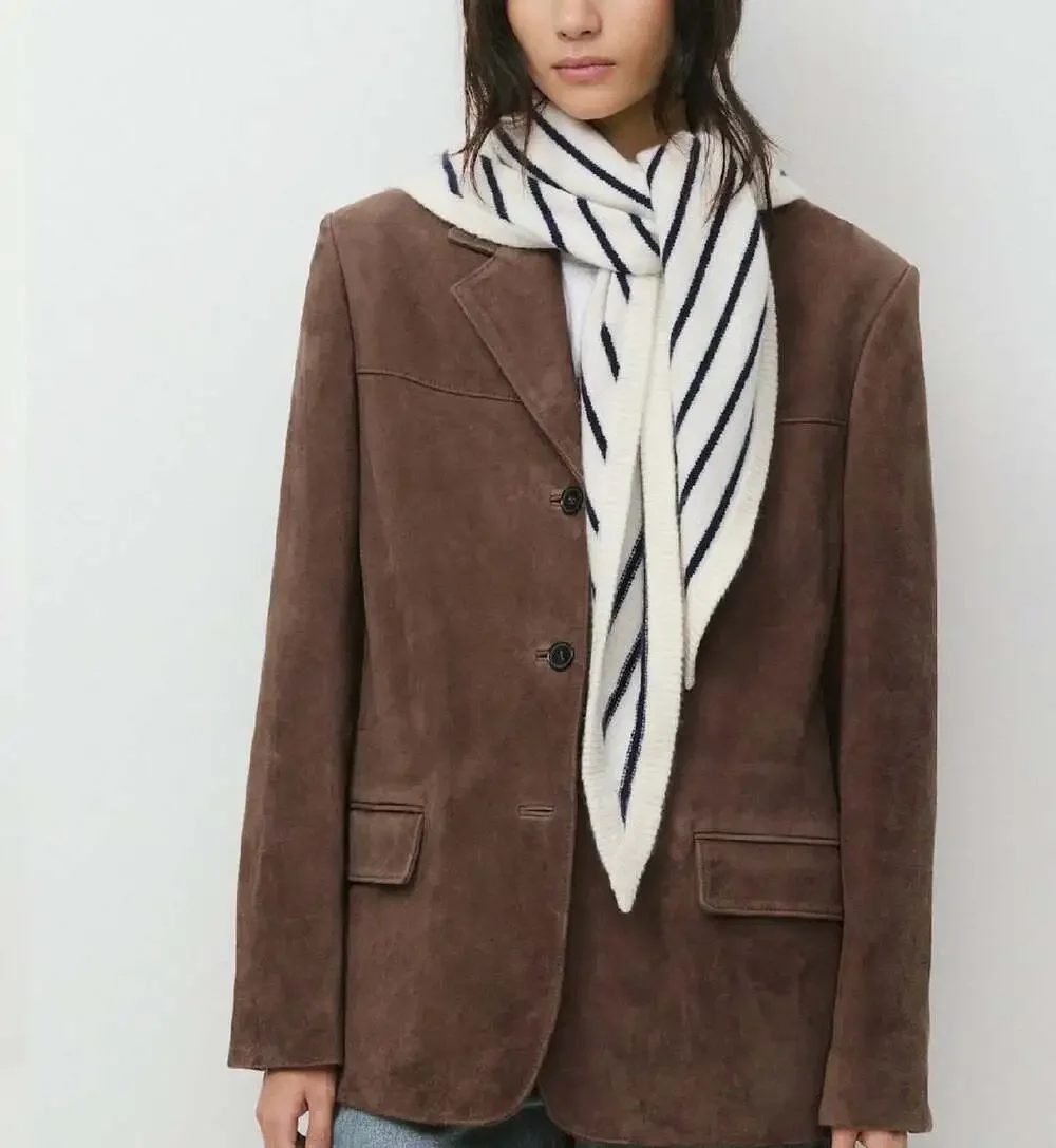 Aritzia triangle shaped